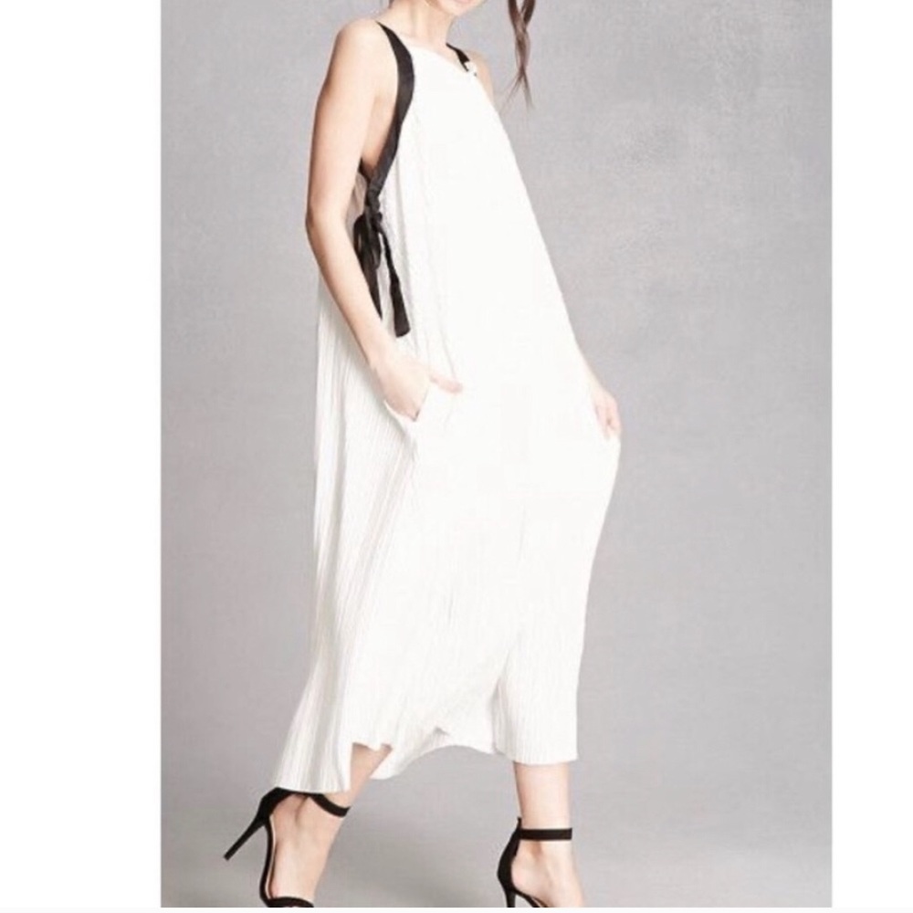 Line & Dot Pleated Maxi Dress White